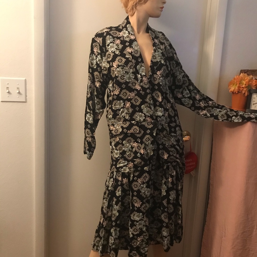 VTG: Black  Blazer & Skirt with flower